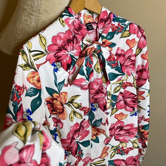 SHEIN Bow Tie Pink Multicolor Flower Blouse Size XL - Picture 10 of 12